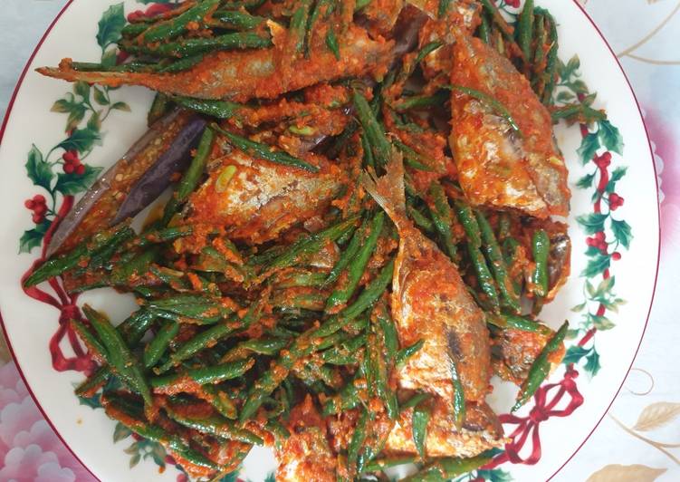 Cara Gampang Membuat Ikan selar balado kacang, Bisa Manjain Lidah