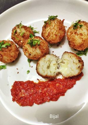 A picture of Arancini balls from leftover rice.