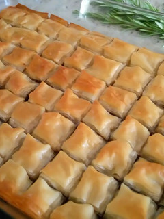 A picture of Baklava with date filling.