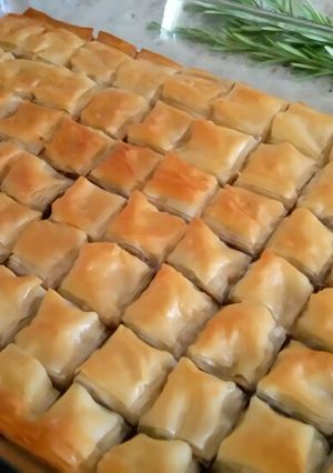 A picture of Baklava with date filling.