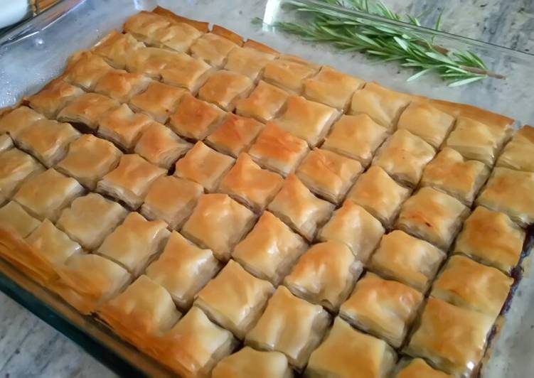 Baklava with date filling