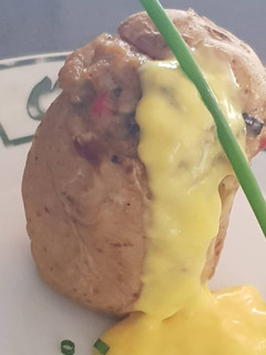 Una foto de Patatas rellenas de atún y verduras