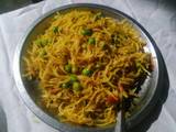 स्पाइसी पीज वर्मिसेली (Spicy peas vermicelli recipe in hindi)