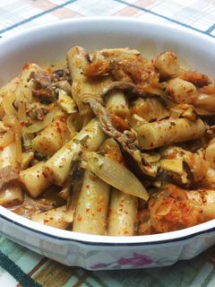 懶蟲的泡菜炒年糕 的食譜成品照片