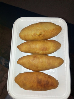 A picture of Fried potato pocket buns.
