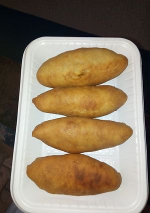 A picture of Fried potato pocket buns.