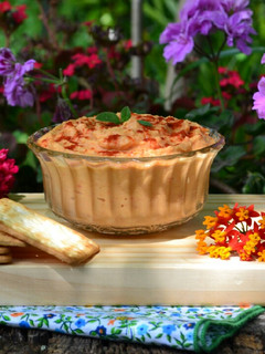 Una foto de Hummus de garbanzos y morrón ahumado🤓