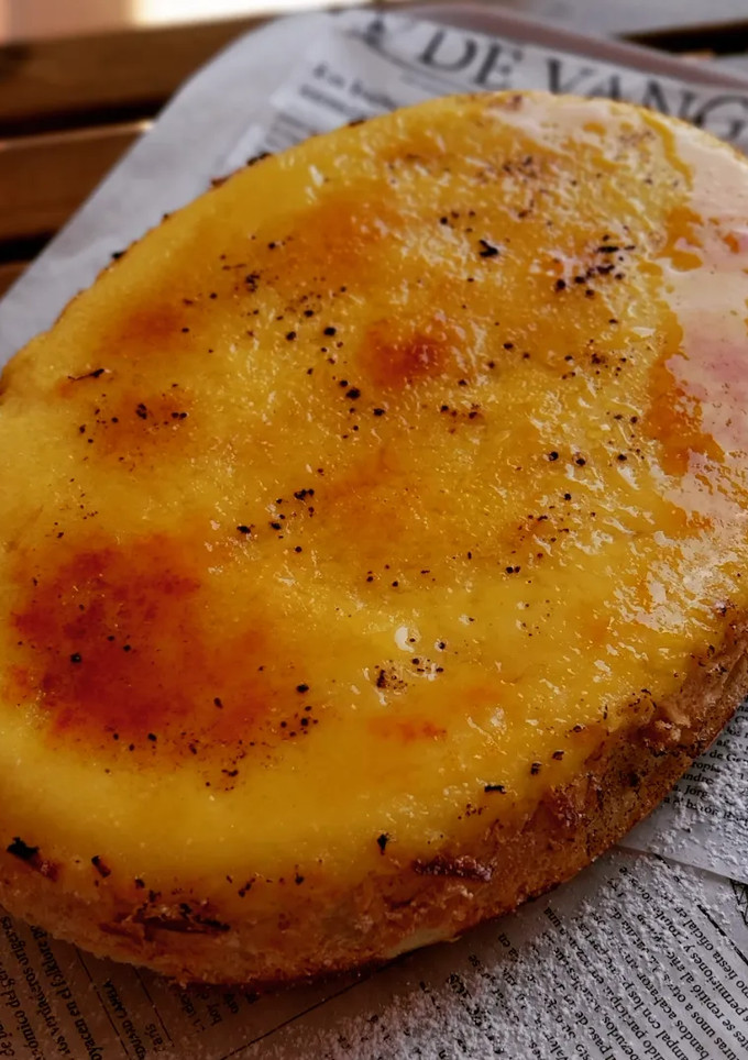 Una foto de Coca de Sant Joan v2 2023 (crema pastelera al horno)