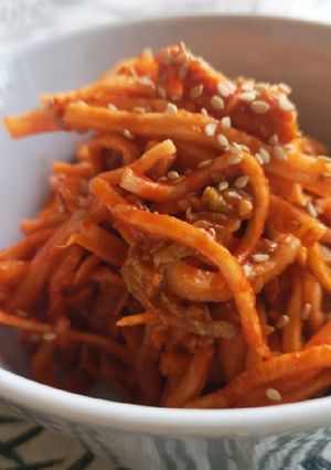 A picture of Radish kimchi.