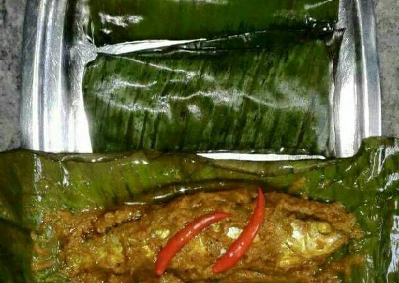 Banana leaf steam fish