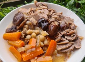 Hình của món Bắp giò heo hầm nước dừa xiêm.