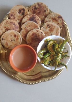 બિસ્કીટ ભાખરી (Biscuit Bhakhri Recipe In Gujarati) રેસીપી મુખ્ય ફોટો