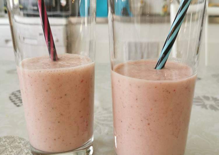 La Délicieuse Recette du Milkshake bananes fraises