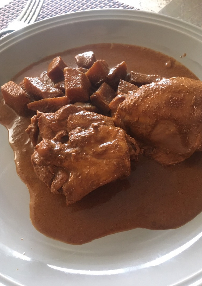 Una foto de Pollo en pipián con chilacayotes