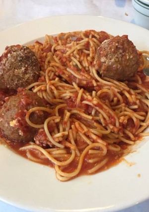 Una foto de Pasta con cheesy meatballs