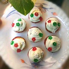 A picture of Mawa cup cakes.