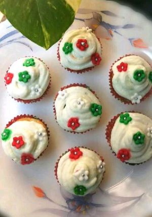 A picture of Mawa cup cakes.