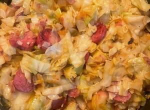 https://img-global.cpcdn.com/recipes/dd0531dafff98a75/300x220cq70/cajun-style-fried-cabbage-recipe-main-photo.jpg