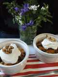 Peras al Oporto con crumble de nueces
