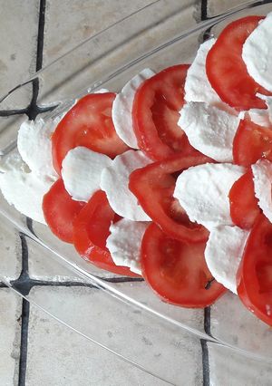 Foto di Caprese con mozzarella di bufala campana dop