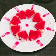 A picture of Heart Shape Bread Jam.