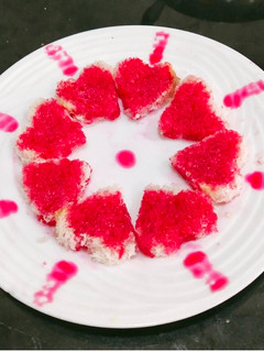 A picture of Heart Shape Bread Jam.