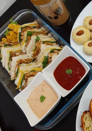 A picture of Tandoori club sandwiches.
