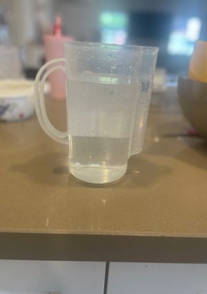 A picture of Freshly squeezed classic lemonade 🍋.