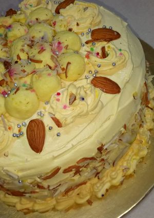 A picture of Rasmalai cake.