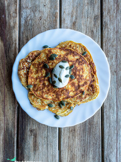 Una foto de Desayuno saludable: Tortitas de plátano para compartir 🍌💕