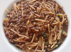 Foto di Spaghetti spezzati con lenticchie