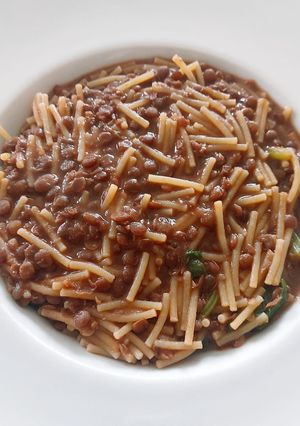 Foto di Spaghetti spezzati con lenticchie