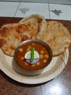 ছোলে ভটুরে (chole bhature recipe in Bengali) রেসিপির প্রধান ছবি