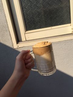 Hình của món Cafe dalgona (Cafe bọt biển).