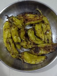 ભરેલા મરચા(bhrela marcha recipe in Gujarati) રેસીપી મુખ્ય ફોટો