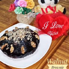 A picture of Walnut Brownie 🍮🍮🍮.