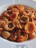 Orecchiette con salsa de tomate y verduras de temporada🍅