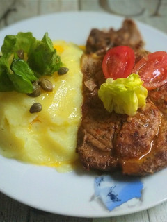 Φωτογραφία της συνταγής Μπριζόλες 🥩 χοιρινές 🐷 λαιμού με μέλι 🍯 και μουστάρδα