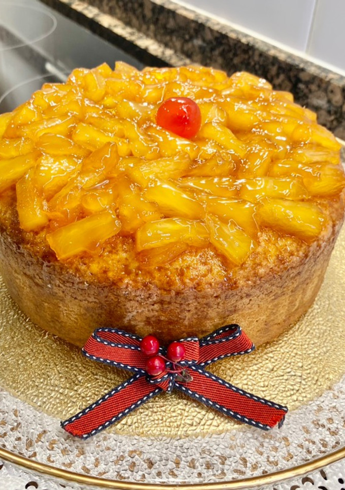 Una foto de Pastel con piña y caramelo
