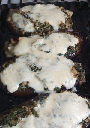Una foto de Berenjenas Rellenas con Verduras y Queso