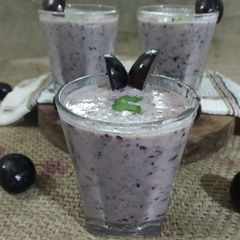A picture of Grapes and coriander smoothie.