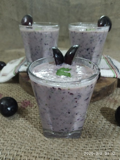 A picture of Grapes and coriander smoothie.