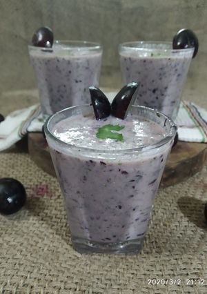 A picture of Grapes and coriander smoothie.