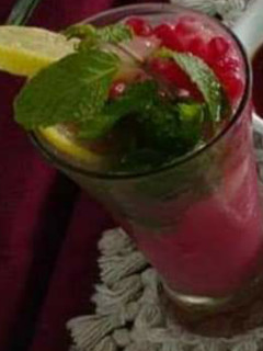 પોમોગરનેટ મજિતો(Pomegranate Mojito Recipe In Gujarati) રેસીપી મુખ્ય ફોટો