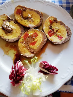 Foto di Rotolo di carne sottile farcita con fripizza