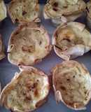 Canastas de cebolla caramelizada y queso