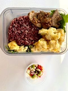 รูปของ เมนูข้าวกล่อง🍚🌶️ตับทอดกระเทียม🧄ดอกกะหล่ำผัดคื่นช่ายกับไข่🥚🧄🥬