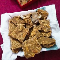 A picture of Masala (meva) gur.