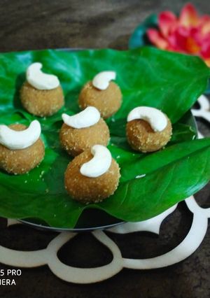 दानेदार बेसन लड्डू (danedar besan ladoo recipe in Hindi) रेसिपी मुख्य फोटो