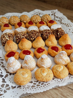 Una foto de Panellets - dulce típico del Día de todos los Santos